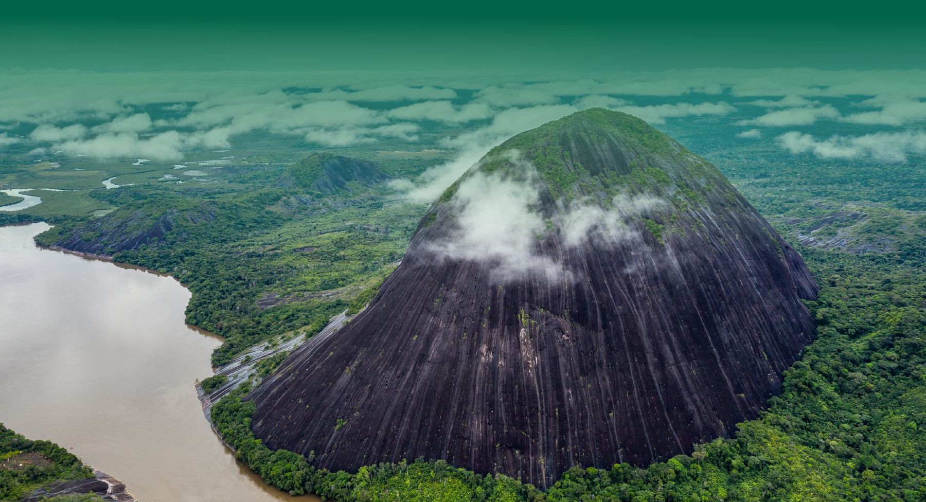 Cerros de Mavicure sobre la selva de Guainía