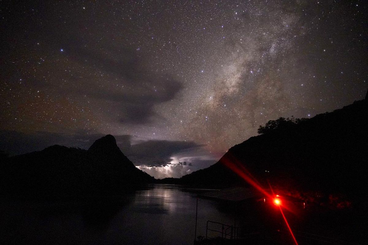 Noche en la selva de Guainía