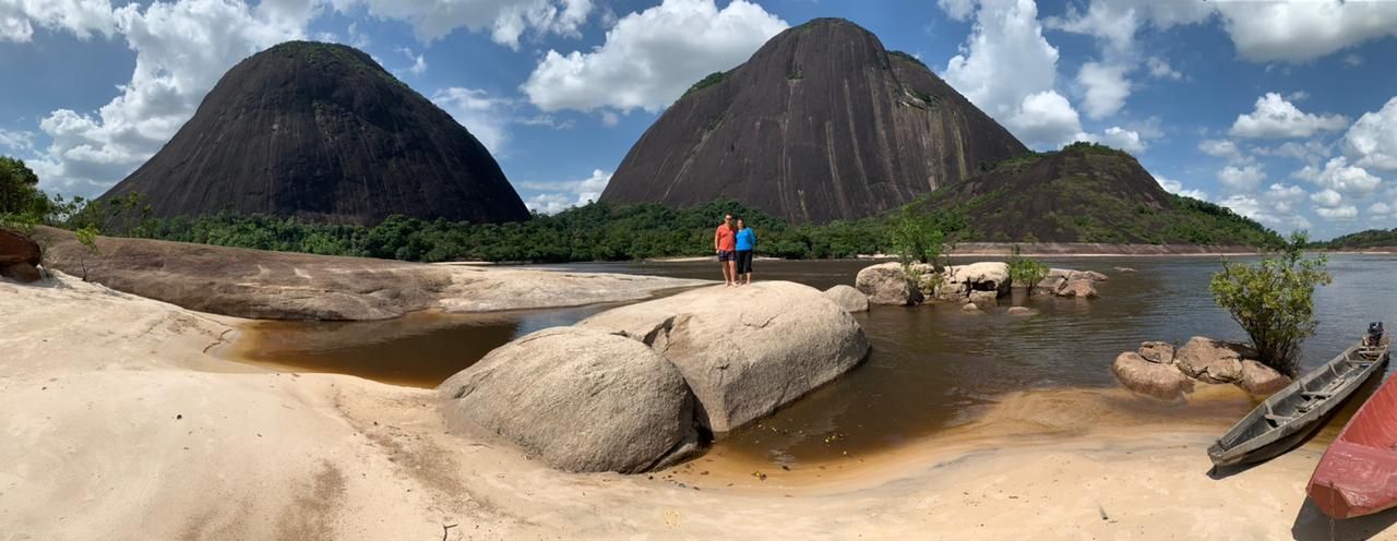 Río y cerros